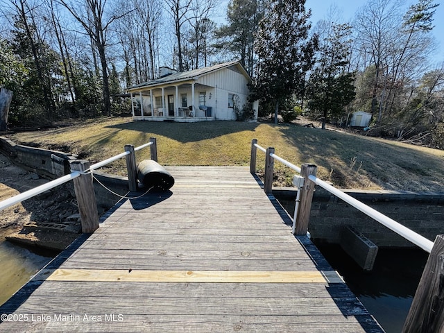 dock area featuring a yard