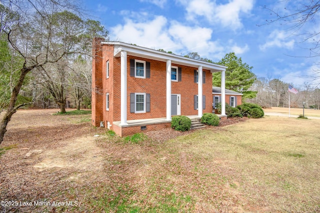 view of front facade featuring a front lawn