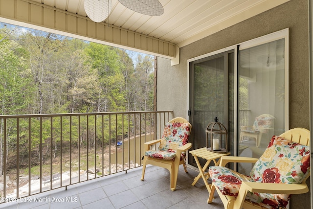 balcony with ceiling fan