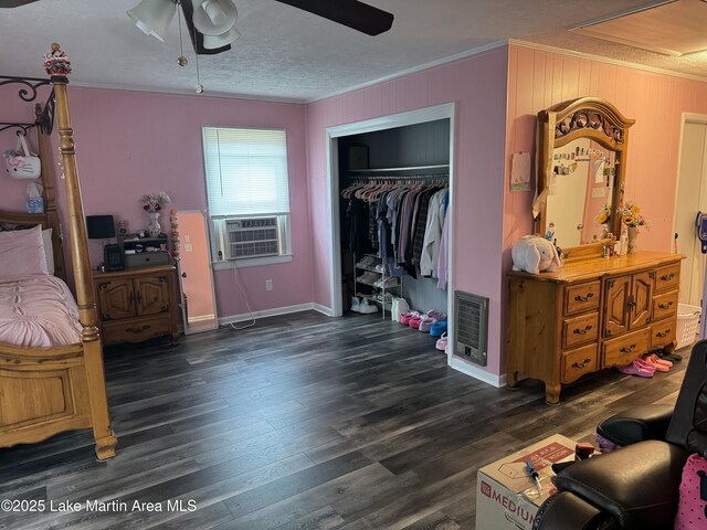 bedroom with ceiling fan, cooling unit, crown molding, and a closet