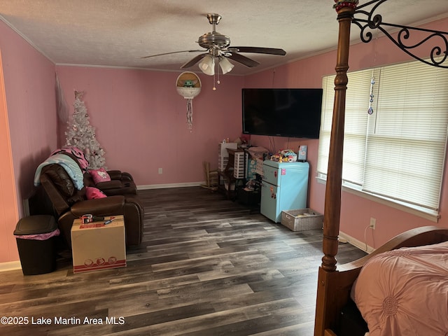 living room featuring a textured ceiling, dark hardwood / wood-style floors, ceiling fan, and crown molding