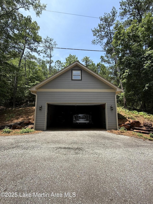 43 Shady Cv, Dadeville, AL 36853 - view of garage