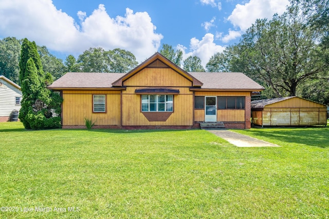 405 4th St, Tallassee, AL 36078 - view of front of house featuring entry steps, a front lawn, and roof with shingles