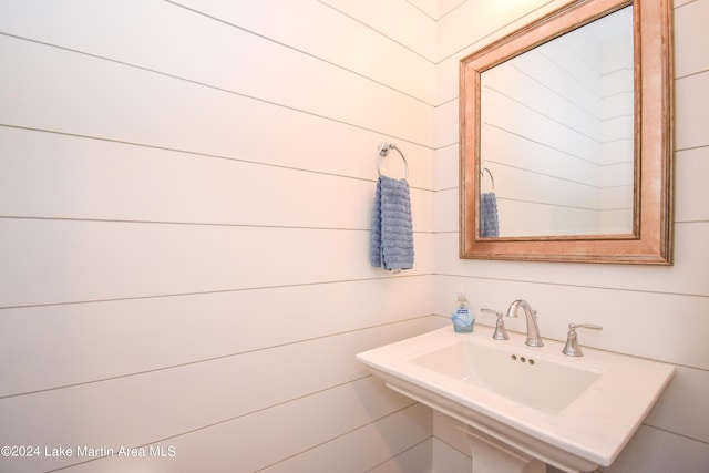 bathroom with sink