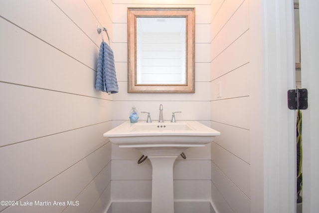 250 Old Jay Rd, Eclectic, AL 36024 - view of bathroom