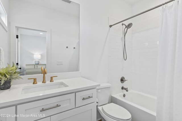 full bathroom featuring shower / tub combo with curtain, vanity, and toilet