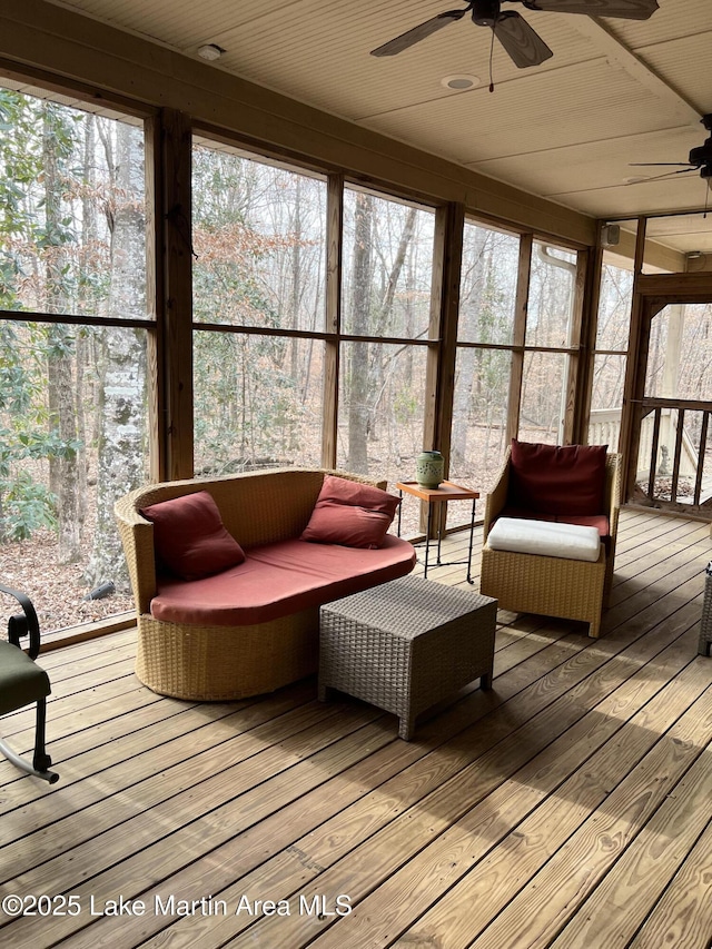 sunroom with ceiling fan