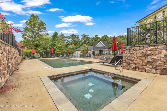 741 Lakeview Rdg, Dadeville, AL 36853 - community pool with a community hot tub and a patio