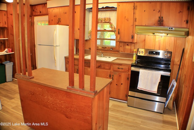 240 Windsor Dr, Alexander City, AL 35010 - kitchen featuring stainless steel range with electric stovetop, freestanding refrigerator, under cabinet range hood, light wood-type flooring, and a sink