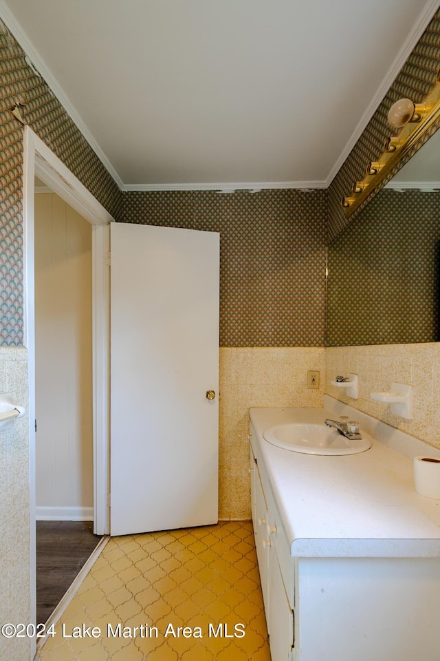 bathroom with crown molding and vanity