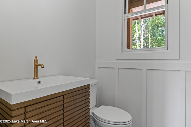 74 Cedar Rdg, Alexander City, AL 35010 - half bathroom with a decorative wall and a wainscoted wall