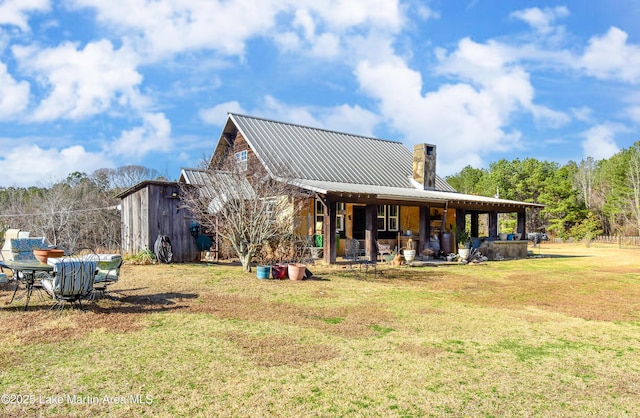 back of house featuring a lawn