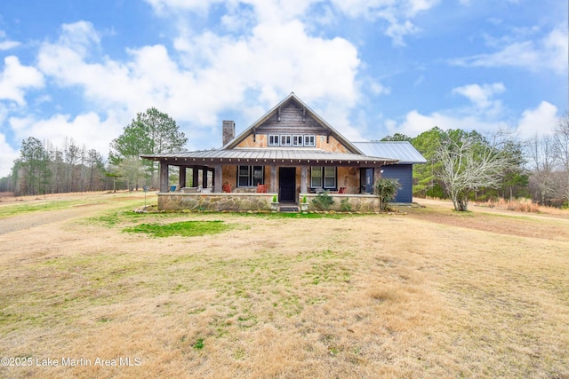 view of front of house featuring covered porch and a front yard