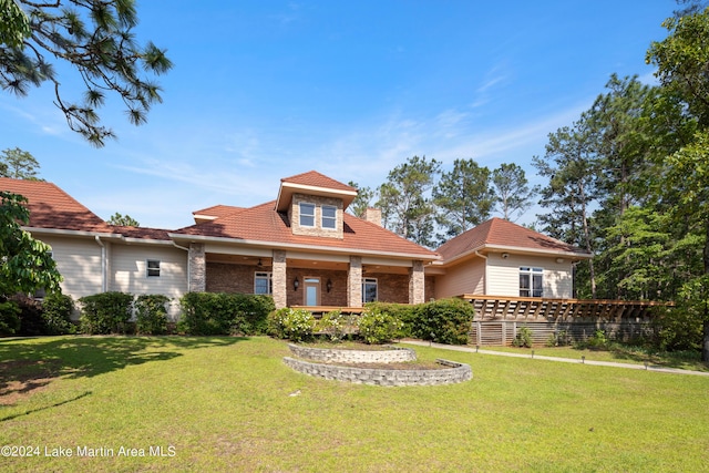 view of front of home with a front yard