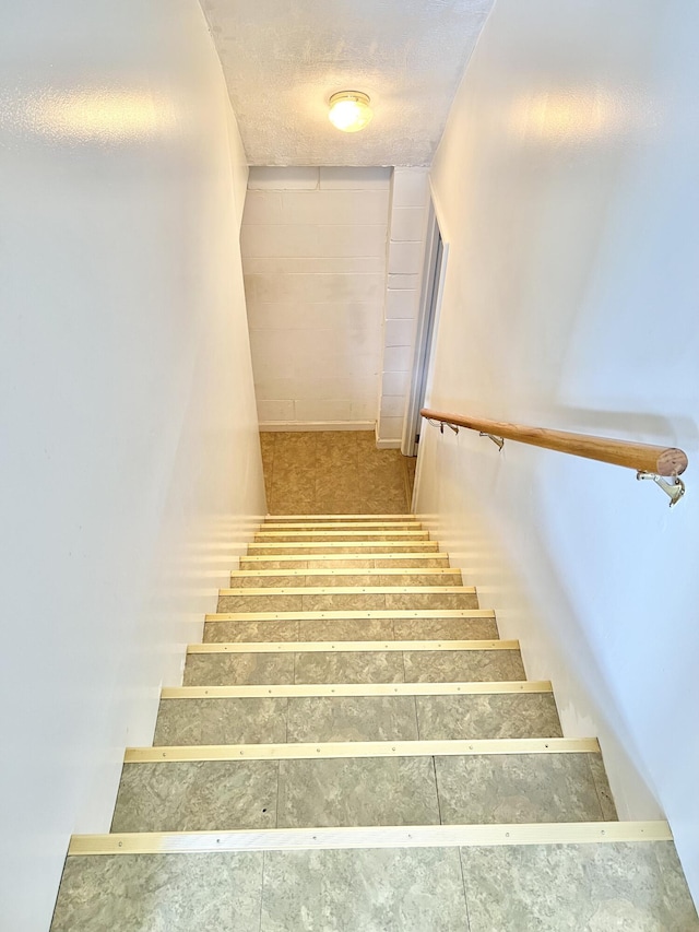 1370 County Road 759, Clanton, AL 35045 - view of staircase