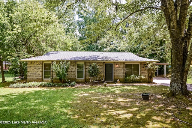 3464 Dobbs Rd, Alexander City, AL 35010 - single story home featuring brick siding and a front lawn