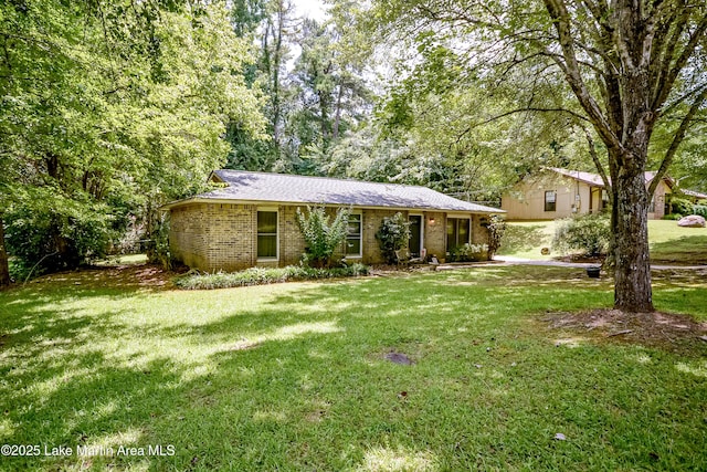 3464 Dobbs Rd, Alexander City, AL 35010 - single story home featuring brick siding and a front yard