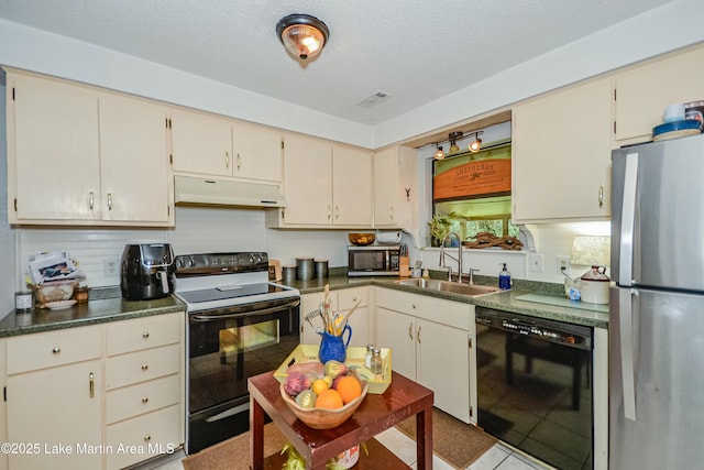 3464 Dobbs Rd, Alexander City, AL 35010 - kitchen featuring black appliances, under cabinet range hood, dark countertops, cream cabinetry, and a textured ceiling