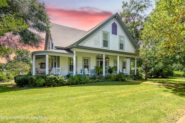 view of front of home featuring a yard