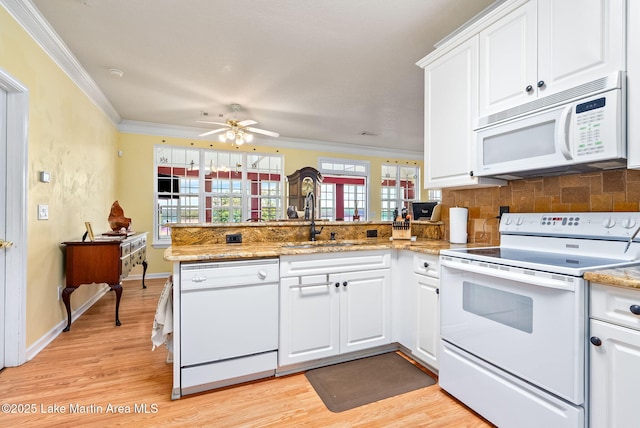 876 Ridge Rd, Dadeville, AL 36853 - kitchen with white appliances, crown molding, a peninsula, a ceiling fan, and light wood-type flooring
