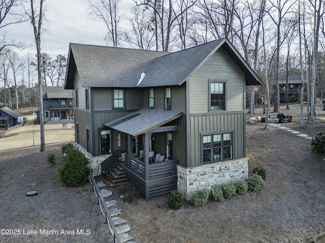 view of front of property featuring covered porch