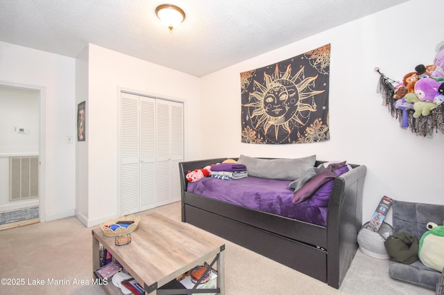 93 Restful Cv, Dadeville, AL 36853 - carpeted bedroom featuring a closet and a textured ceiling