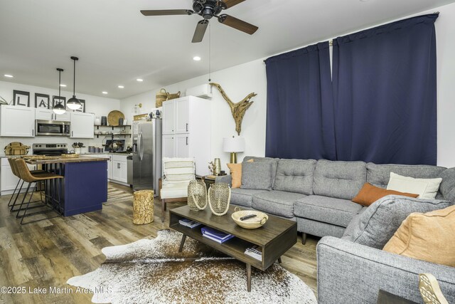 441 Cove Dr, Eclectic, AL 36024 - full bathroom featuring toilet, wood finished floors, a shower with curtain, and vanity