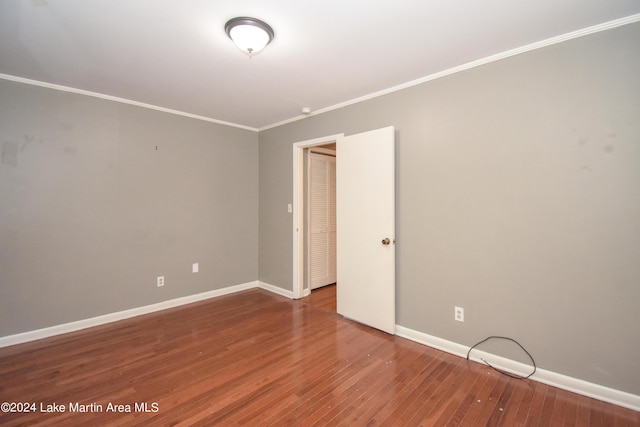 unfurnished room with crown molding and hardwood / wood-style floors