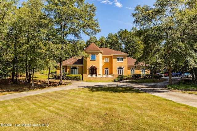 mediterranean / spanish house featuring a front yard