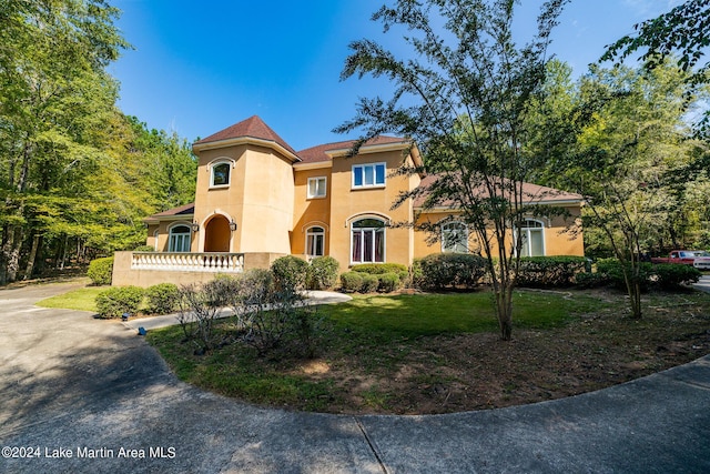 mediterranean / spanish-style home featuring a front lawn