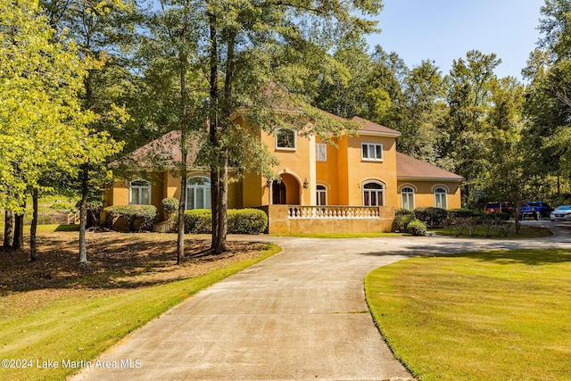 mediterranean / spanish house featuring a front yard