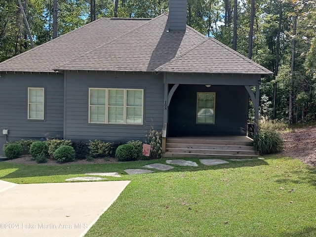 view of front of property with a front lawn