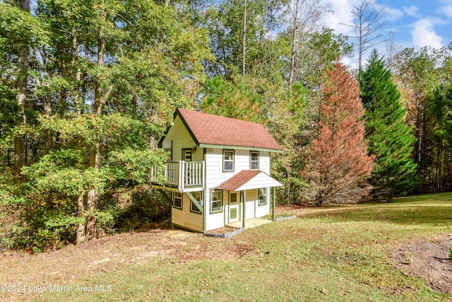 exterior space featuring a yard