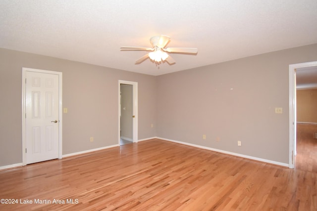 spare room featuring a textured ceiling, light hardwood / wood-style floors, and ceiling fan