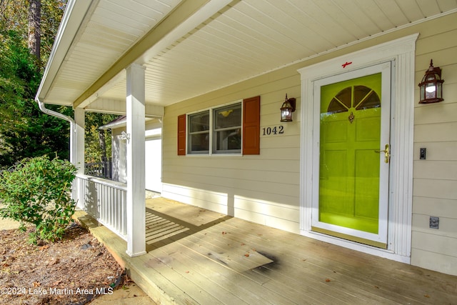 property entrance with a porch