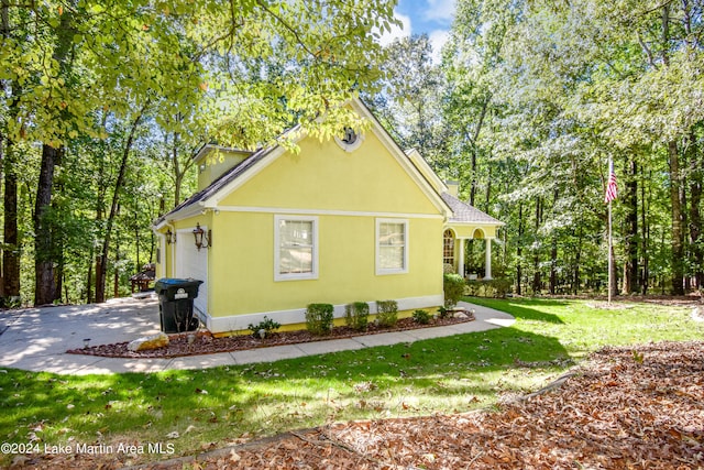 view of side of property featuring a yard and a garage