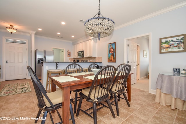 dining area featuring visible vents, ornamental molding, baseboards, and recessed lighting