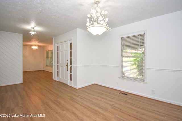 485 Ridgeview Dr, Alexander City, AL 35010 - spare room with a chandelier, wood finished floors, and a textured ceiling