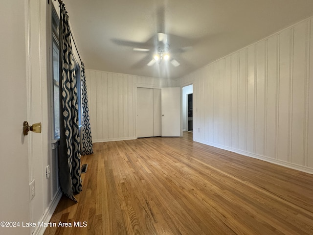 empty room featuring light hardwood / wood-style floors and ceiling fan