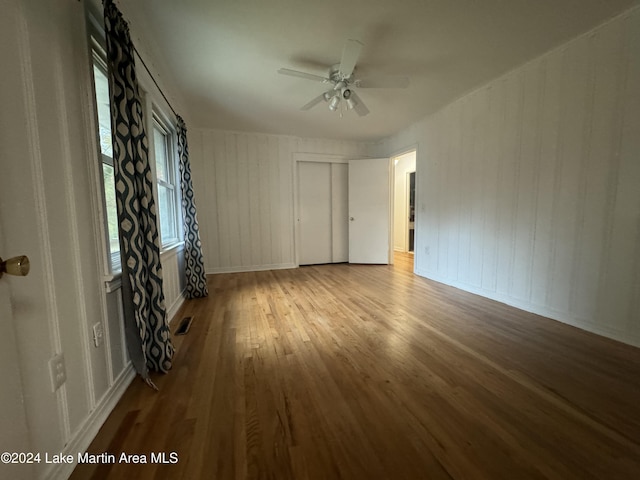 unfurnished room featuring light hardwood / wood-style flooring and ceiling fan