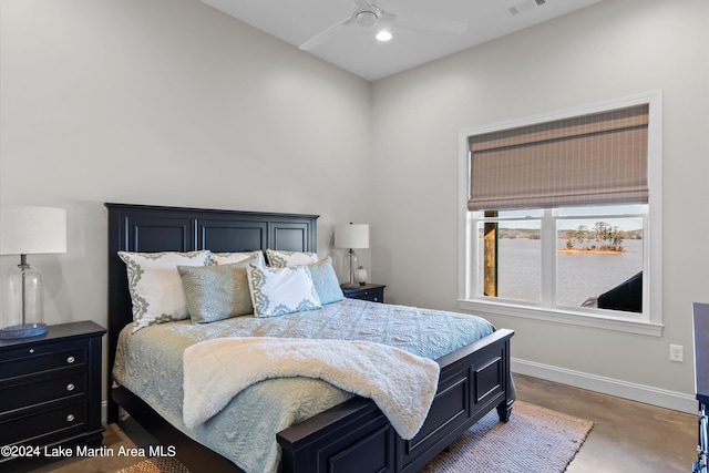 bedroom with ceiling fan