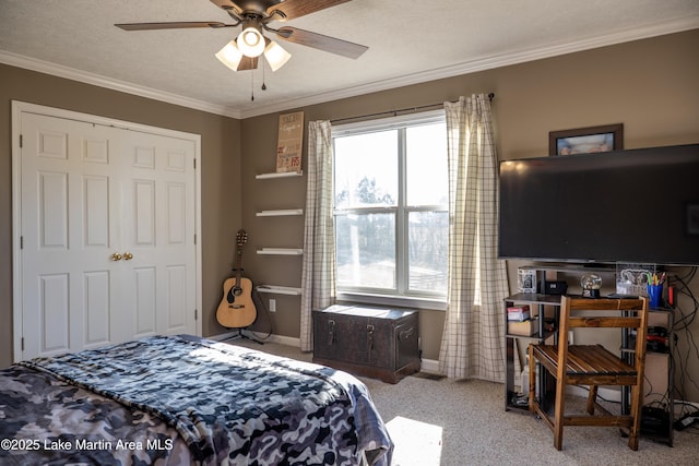 bedroom with a textured ceiling, ceiling fan, ornamental molding, and light colored carpet