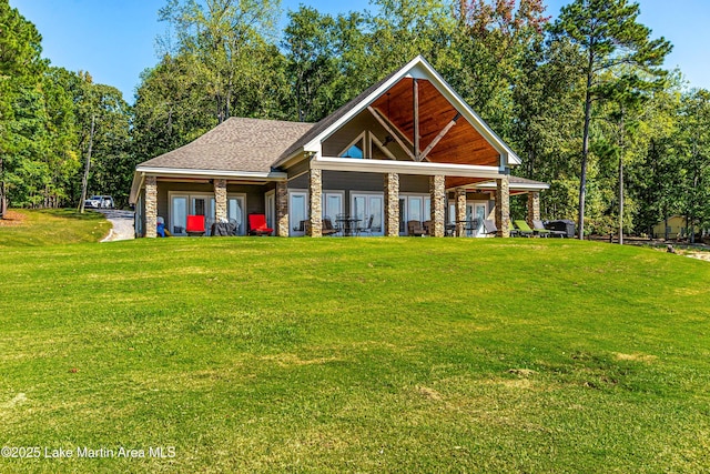 view of front of home featuring a front yard