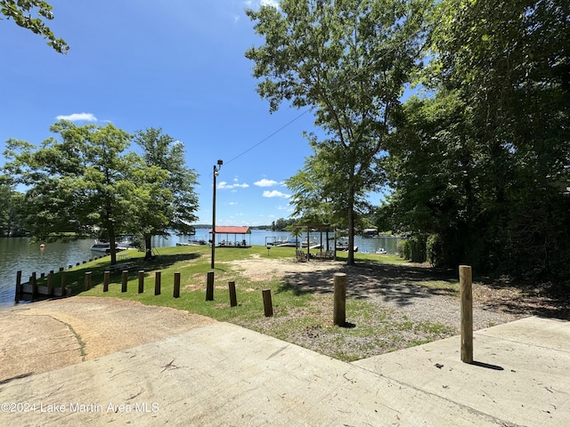 view of yard featuring a water view