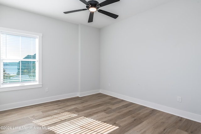 unfurnished room featuring light hardwood / wood-style flooring and ceiling fan