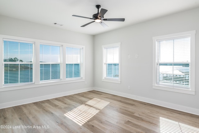 empty room featuring light hardwood / wood-style floors and ceiling fan