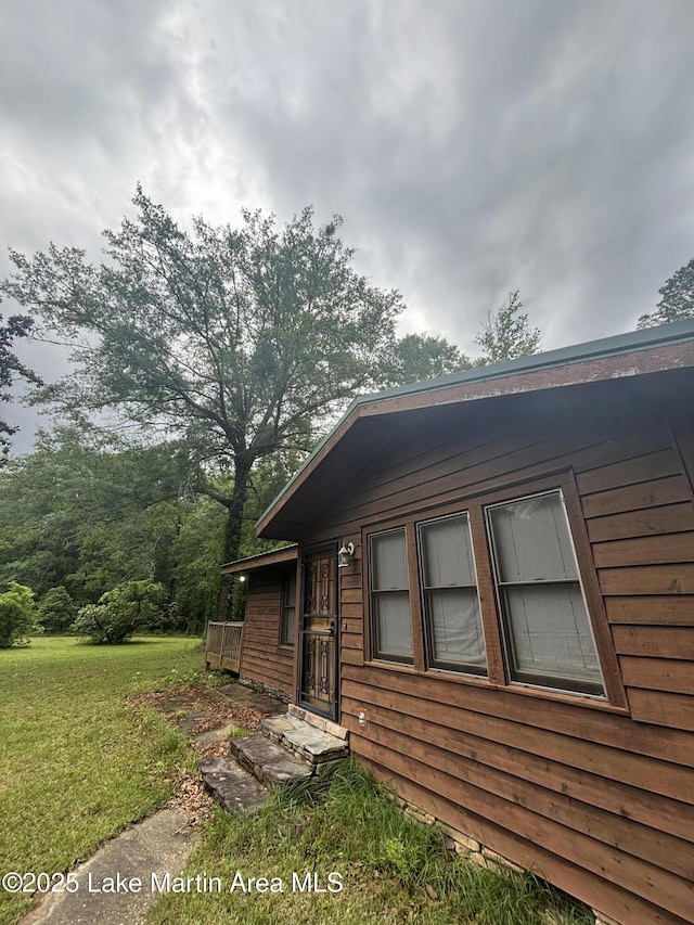 151 Pemberton Rd, Tallassee, AL 36078 - view of front facade featuring a front lawn