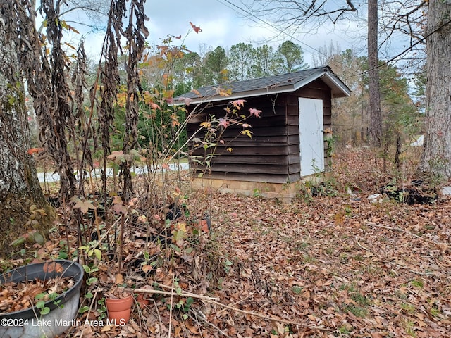 view of outdoor structure