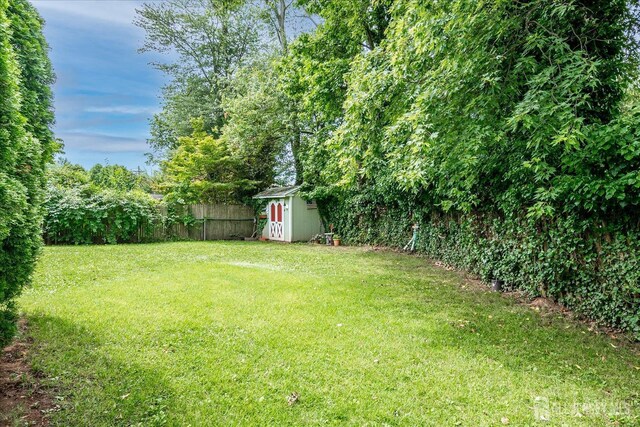 6 Zaydee Dr, Edison, NJ 08837 - view of yard with a storage unit