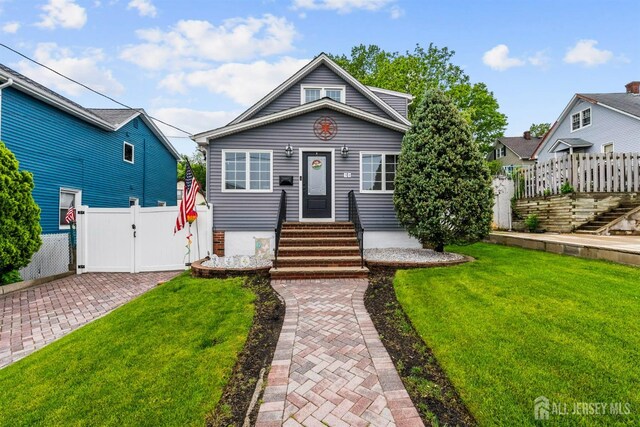 view of front of house featuring entry steps and a gate
